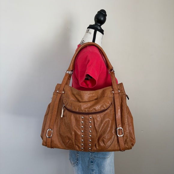 Handbags - 🌹5 for $50🌹Elegant Tan Shoulder Bag